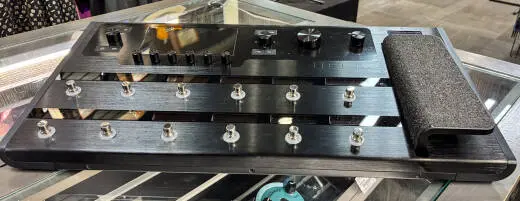 Store Special Product - Line 6 - Helix Amp and FX Pedal Board